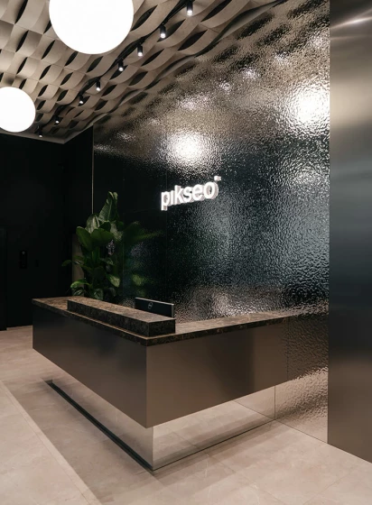 Iluminando un universo de ideas: sede de Pikseo #1